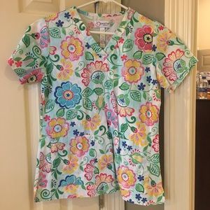 Flowered scrub top, EUC